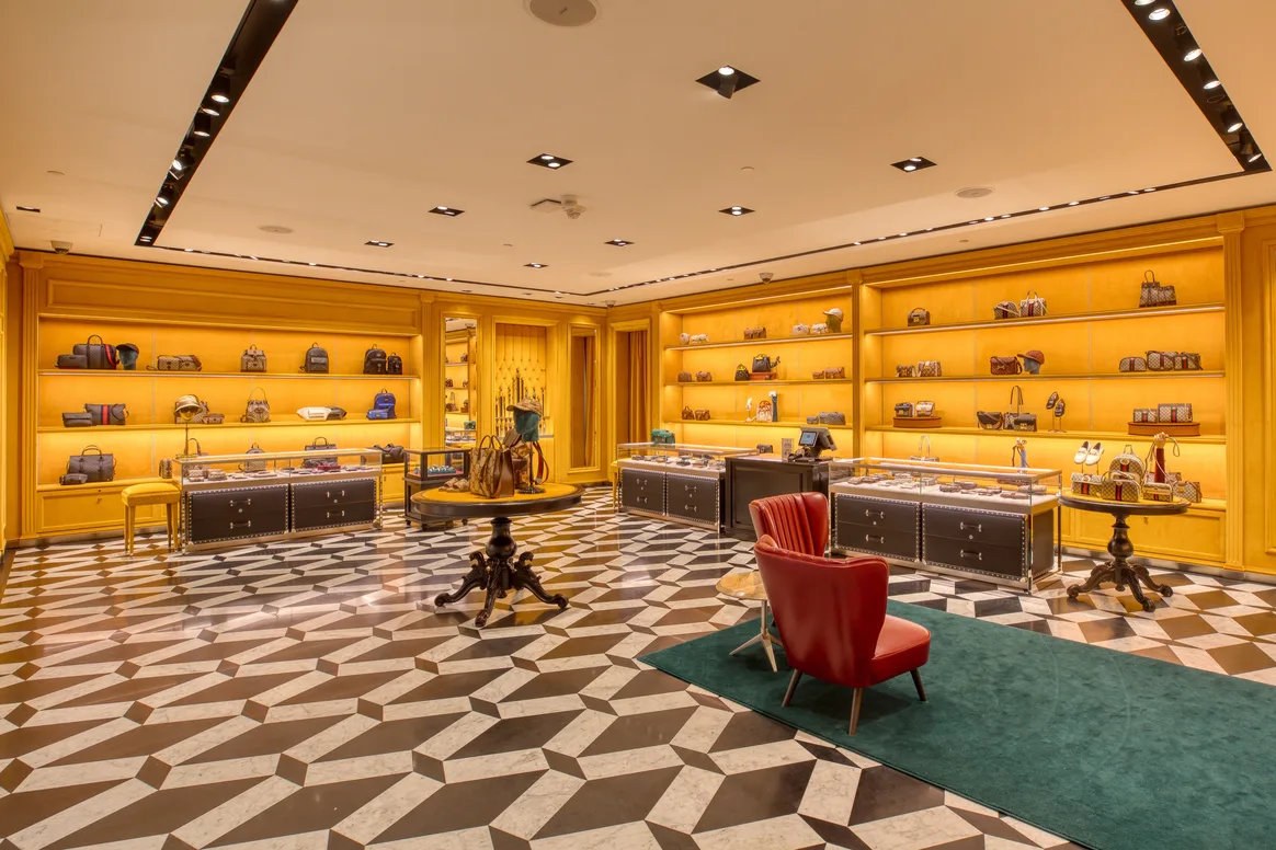 Gucci handbag display at SFO