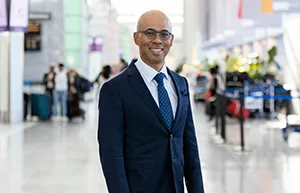 Mike Nakornkhet Photo _Welcome to Investors